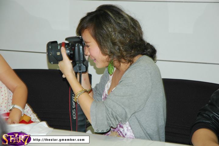 'ตูมตาม-นท' กระทบไหล่แฟนคลับ หลังจบ The Star!