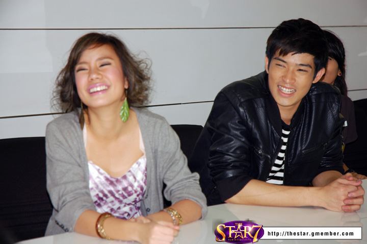 'ตูมตาม-นท' กระทบไหล่แฟนคลับ หลังจบ The Star!