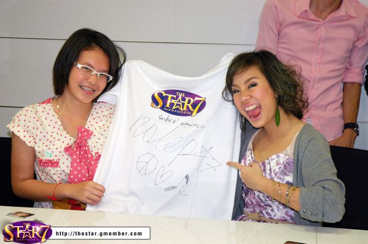 'ตูมตาม-นท' กระทบไหล่แฟนคลับ หลังจบ The Star!