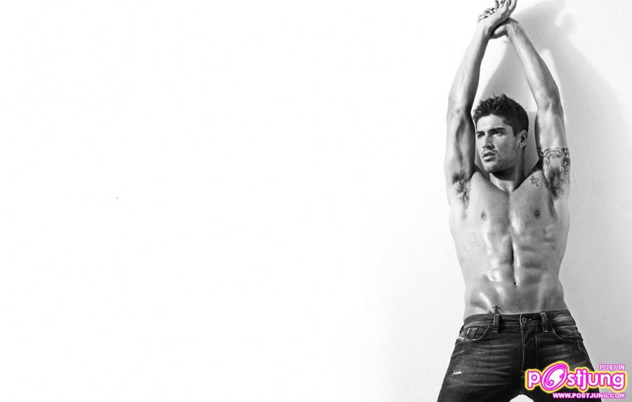MIGUEL IGLESIAS @ Men's Health (Spain) May 2011