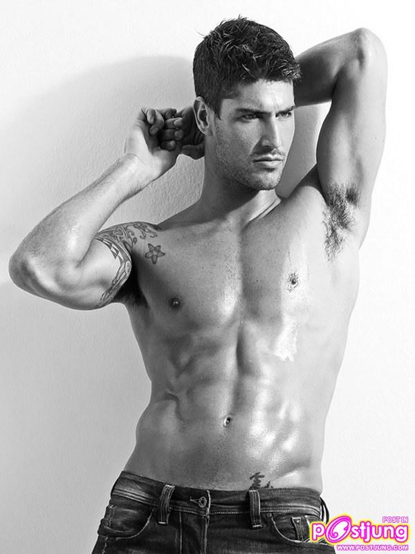 MIGUEL IGLESIAS @ Men's Health (Spain) May 2011