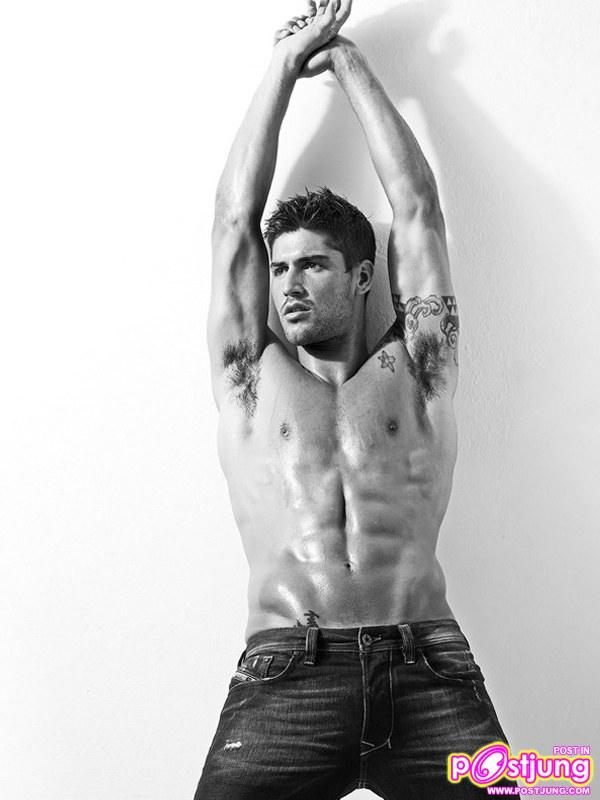 MIGUEL IGLESIAS @ Men's Health (Spain) May 2011