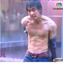 โตโน่โชว์ซิกแพคเต็มๆในข้ามเวลาฯ