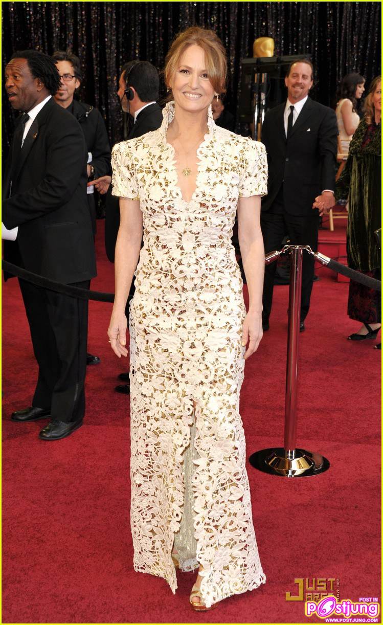 ชุดนี้ได้รับโหวต Worst Dress ไปเต็มๆ..Melissa Leo - Marc Bauwer