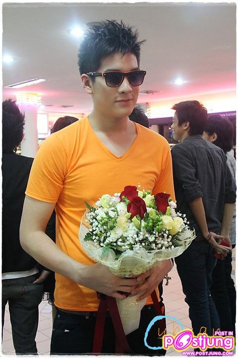 อวบอ้วน ในงาน JUST IN CASE เศษหนึ่งส่วนรัก