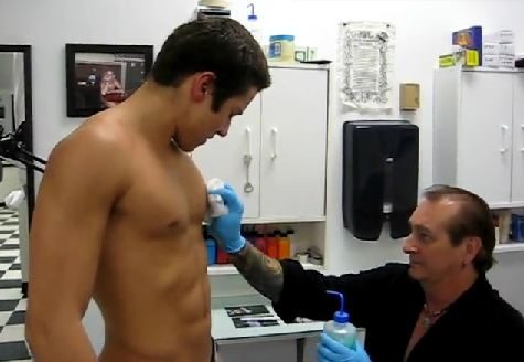 หุ่นน่ากอดเจาะหัวนม