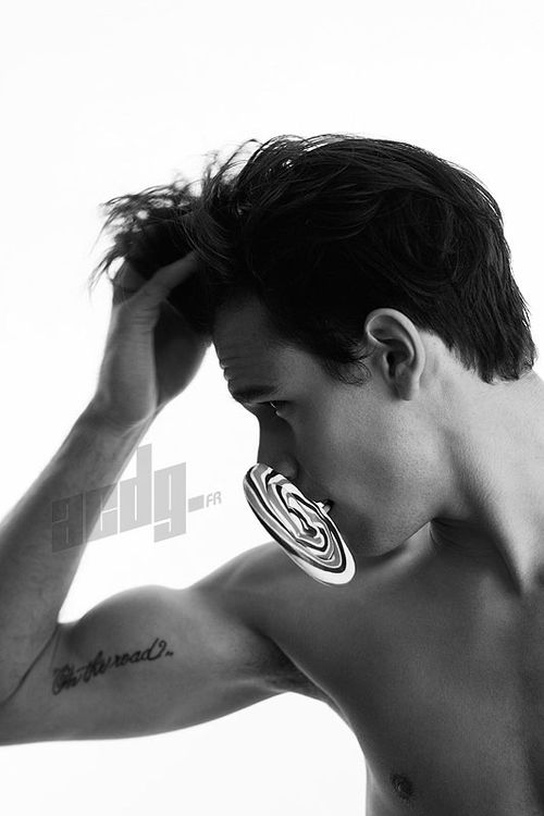 กินอมยยิ้มมั้ยครับ