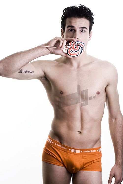 กินอมยยิ้มมั้ยครับ