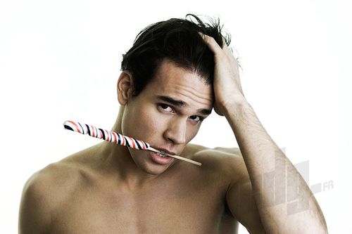 กินอมยยิ้มมั้ยครับ