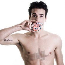 กินอมยยิ้มมั้ยครับ