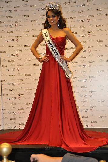 ราตรีชุดไหน ที่ตรึงใจคุณที่สุด ^^