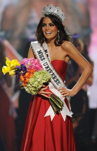 ราตรีชุดไหน ที่ตรึงใจคุณที่สุด ^^