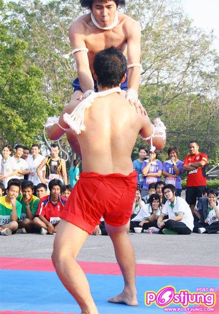 มาดูท่าแม่ไม้มวยไทยมสวยๆ ของหนุ่มทั้ง 2 คนนี้คับ