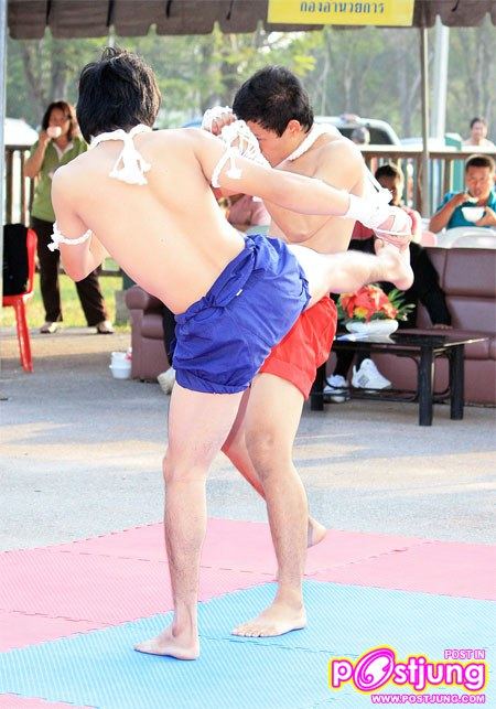 มาดูท่าแม่ไม้มวยไทยมสวยๆ ของหนุ่มทั้ง 2 คนนี้คับ