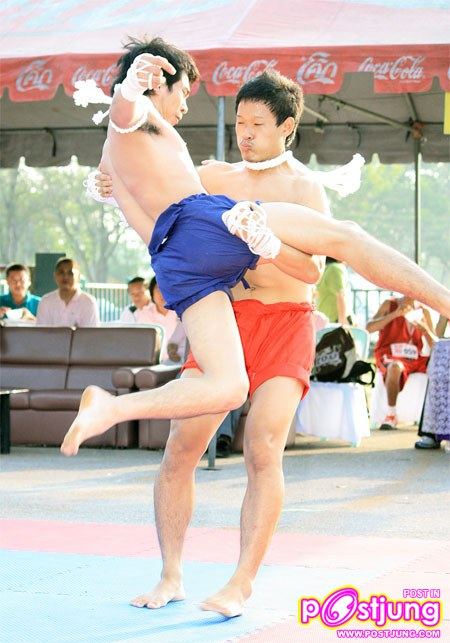 มาดูท่าแม่ไม้มวยไทยมสวยๆ ของหนุ่มทั้ง 2 คนนี้คับ