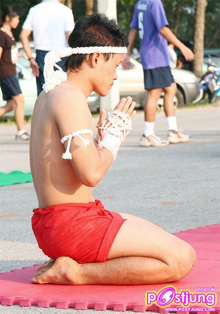 มาดูท่าแม่ไม้มวยไทยมสวยๆ ของหนุ่มทั้ง 2 คนนี้คับ