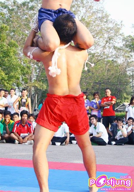 มาดูท่าแม่ไม้มวยไทยมสวยๆ ของหนุ่มทั้ง 2 คนนี้คับ