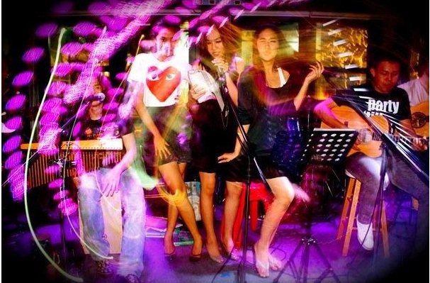 rลั้นลากับพลอย