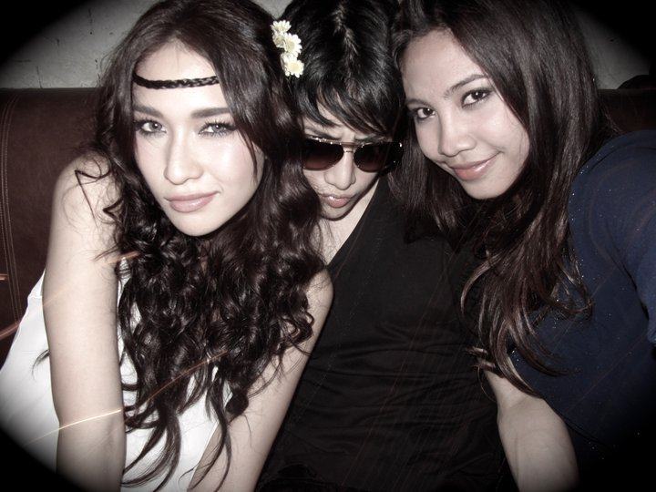 rลั้นลากับพลอย