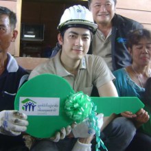 ฟิล์ม-รัฐภูมิ กิจกรรมซ่อมแซมบ้านให้ผู้ประสบอุทกภัยภาคใต้