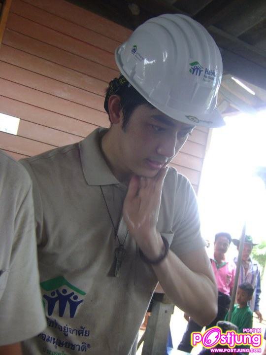 ฟิล์ม-รัฐภูมิ กิจกรรมซ่อมแซมบ้านให้ผู้ประสบอุทกภัยภาคใต้