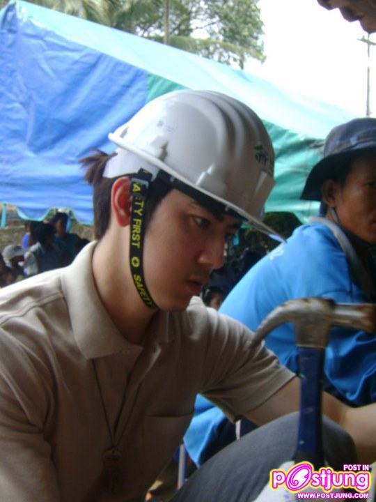 ฟิล์ม-รัฐภูมิ กิจกรรมซ่อมแซมบ้านให้ผู้ประสบอุทกภัยภาคใต้