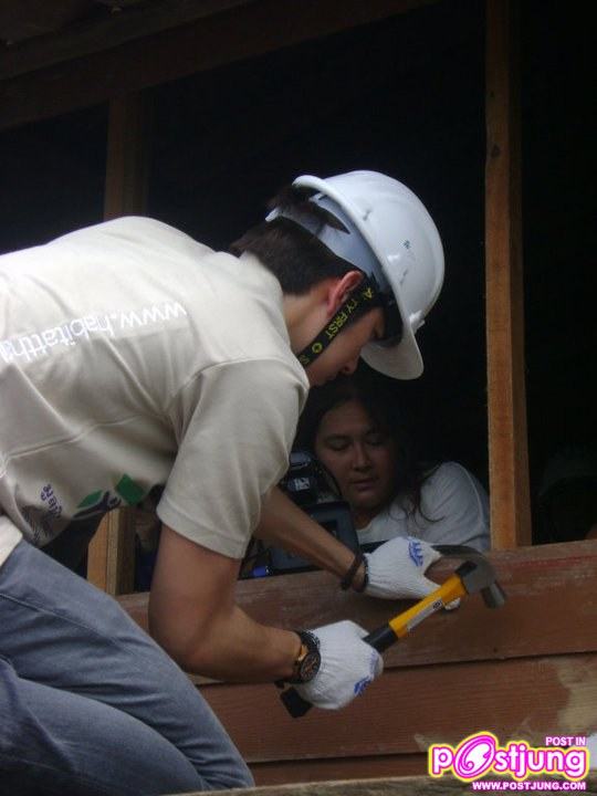 ฟิล์ม-รัฐภูมิ กิจกรรมซ่อมแซมบ้านให้ผู้ประสบอุทกภัยภาคใต้