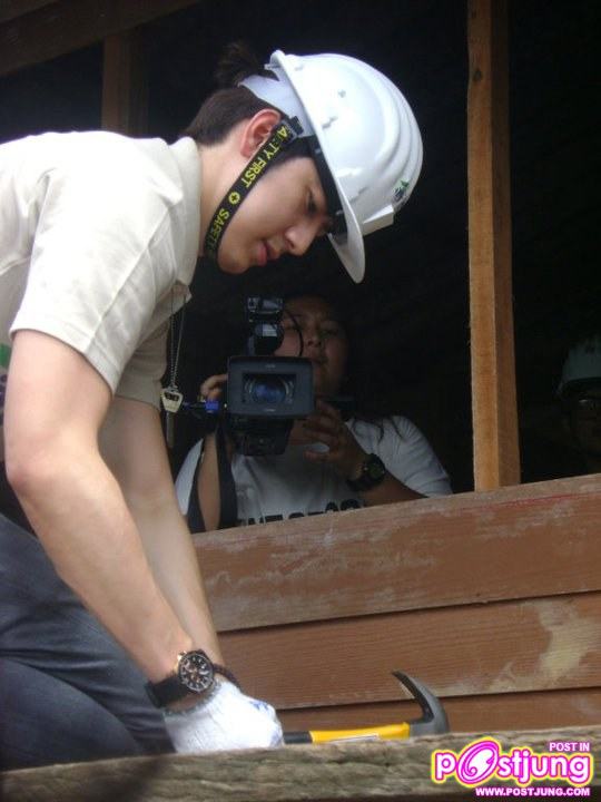 ฟิล์ม-รัฐภูมิ กิจกรรมซ่อมแซมบ้านให้ผู้ประสบอุทกภัยภาคใต้