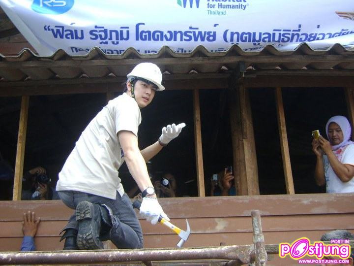 ฟิล์ม-รัฐภูมิ กิจกรรมซ่อมแซมบ้านให้ผู้ประสบอุทกภัยภาคใต้