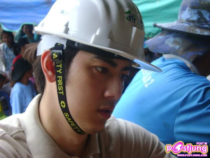 ฟิล์ม-รัฐภูมิ กิจกรรมซ่อมแซมบ้านให้ผู้ประสบอุทกภัยภาคใต้