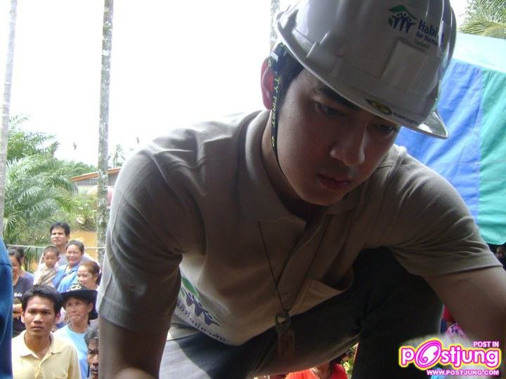 ฟิล์ม-รัฐภูมิ กิจกรรมซ่อมแซมบ้านให้ผู้ประสบอุทกภัยภาคใต้