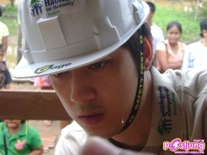 ฟิล์ม-รัฐภูมิ กิจกรรมซ่อมแซมบ้านให้ผู้ประสบอุทกภัยภาคใต้