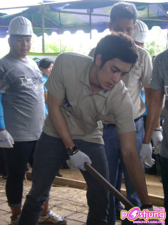 ฟิล์ม-รัฐภูมิ กิจกรรมซ่อมแซมบ้านให้ผู้ประสบอุทกภัยภาคใต้