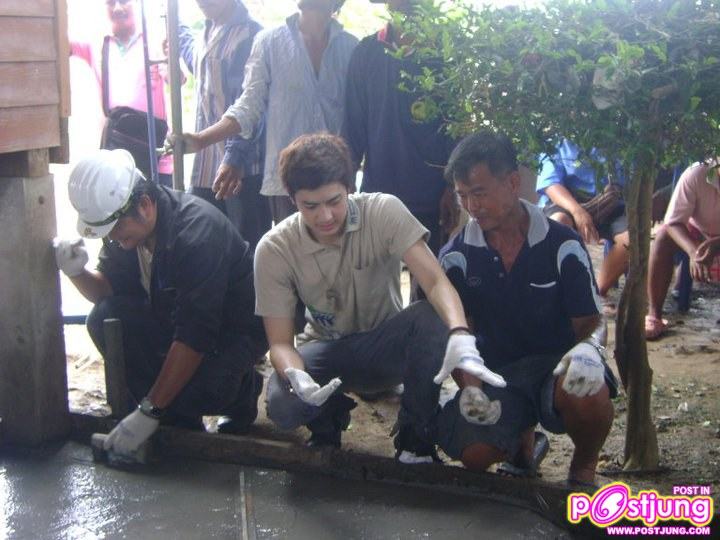 ฟิล์ม-รัฐภูมิ กิจกรรมซ่อมแซมบ้านให้ผู้ประสบอุทกภัยภาคใต้