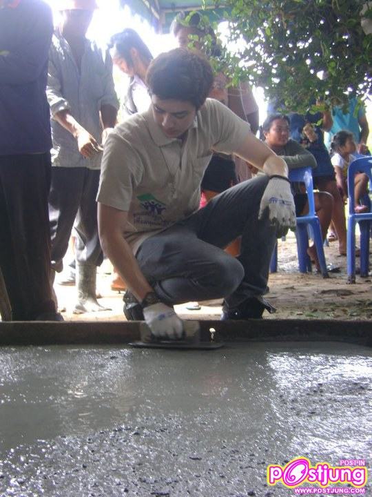 ฟิล์ม-รัฐภูมิ กิจกรรมซ่อมแซมบ้านให้ผู้ประสบอุทกภัยภาคใต้