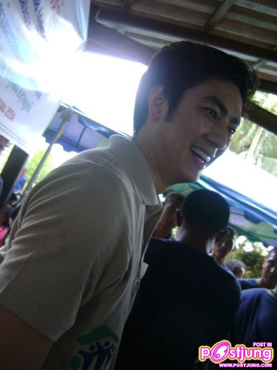 ฟิล์ม-รัฐภูมิ กิจกรรมซ่อมแซมบ้านให้ผู้ประสบอุทกภัยภาคใต้