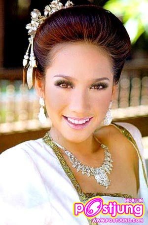 อั้มกับชุดประจำชาติ