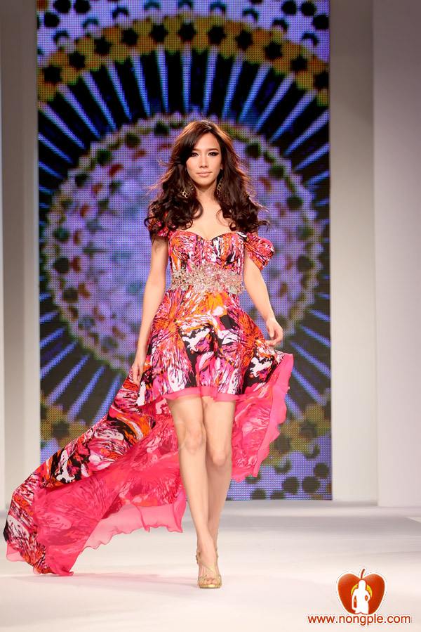 อั้ม ไม่เชื่อว่า โมจะด่าลับหลังว่า "อีแก่"