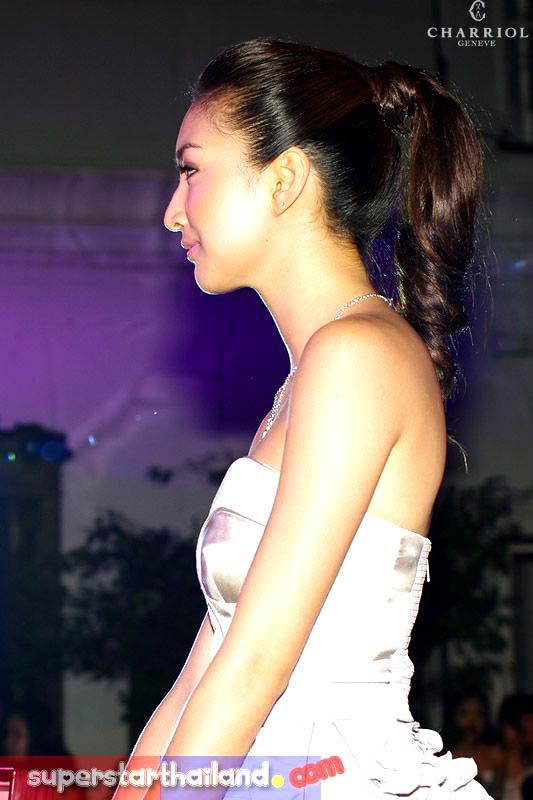 ชมพู่ อารยา และ แพนเค้ก เขมนิจ งานเปิดตัวนาฬิกาเซนต์ โทรเปซ