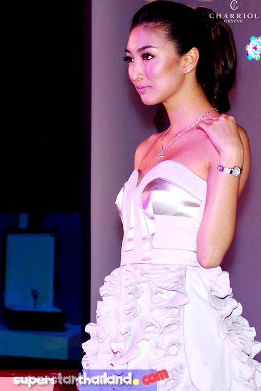 ชมพู่ อารยา และ แพนเค้ก เขมนิจ งานเปิดตัวนาฬิกาเซนต์ โทรเปซ