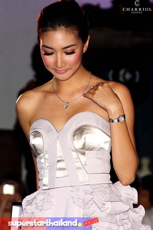 ชมพู่ อารยา และ แพนเค้ก เขมนิจ งานเปิดตัวนาฬิกาเซนต์ โทรเปซ