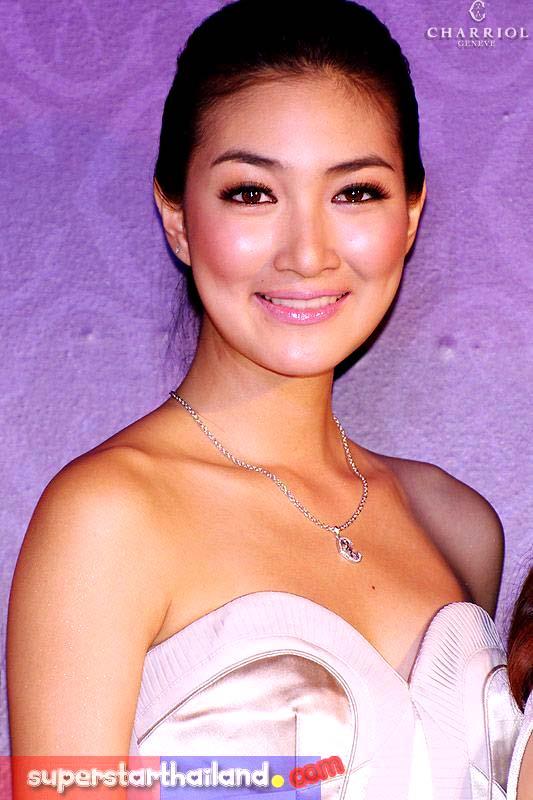 ชมพู่ อารยา และ แพนเค้ก เขมนิจ งานเปิดตัวนาฬิกาเซนต์ โทรเปซ