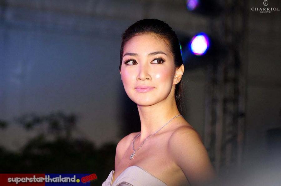 ชมพู่ อารยา และ แพนเค้ก เขมนิจ งานเปิดตัวนาฬิกาเซนต์ โทรเปซ