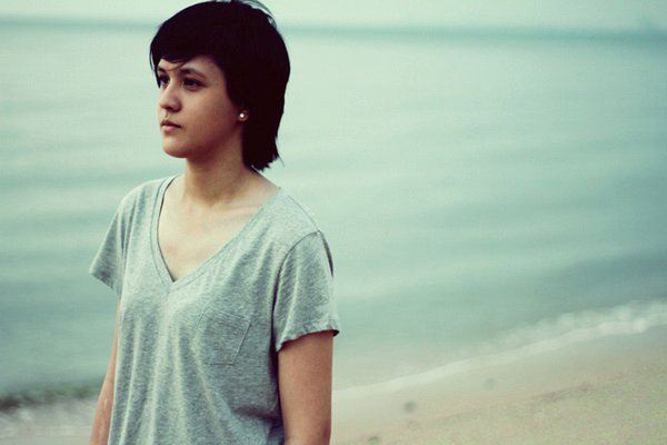 แอน ศิริวรรณ เบเกอร์ ลูกครึ่งไทย อังกฤษ นักแสดงหน้าใหม่ที่ใช้เวลาแคสติ้งกว่าครึ่งปีกว่าจะมารับบทเด่น เป็น "จูน" ช่างภาพอิสระที่รับงานจ้างจาก "บัว" และมาพบรักกับนายจ้าง