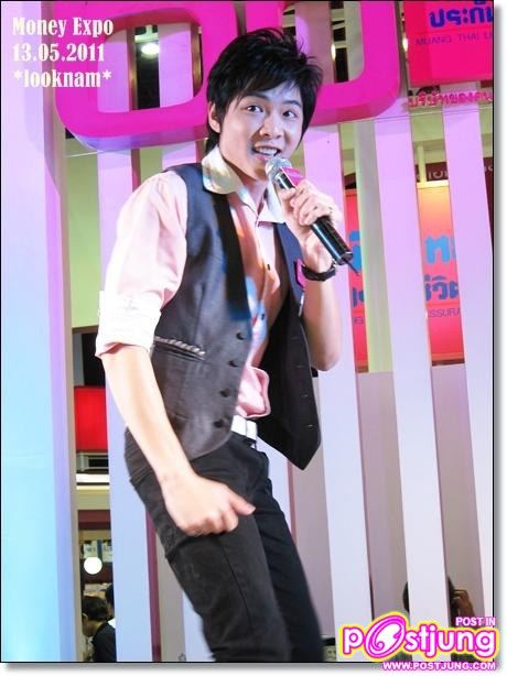 แอมป์ [TS7] @งานMoney Expo 2011