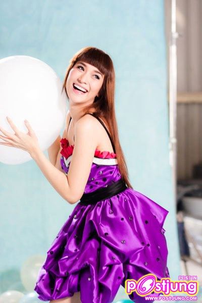 พลอย-เฌอมาลย์ ภาพเบื้องหลังโฆษณา เรโซนา ดราย สเปรย์