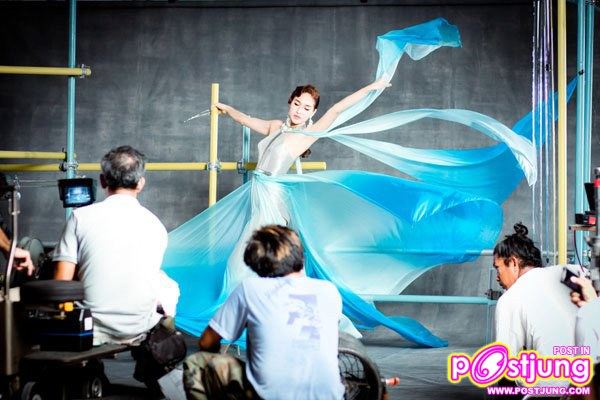 พลอย-เฌอมาลย์ ภาพเบื้องหลังโฆษณา เรโซนา ดราย สเปรย์