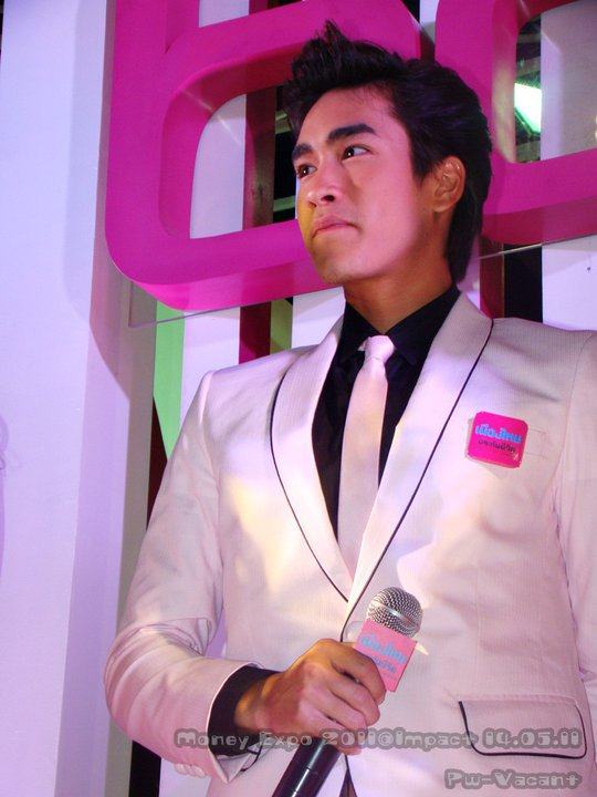 ณเดชน์ @ งานMoney Expo 2011