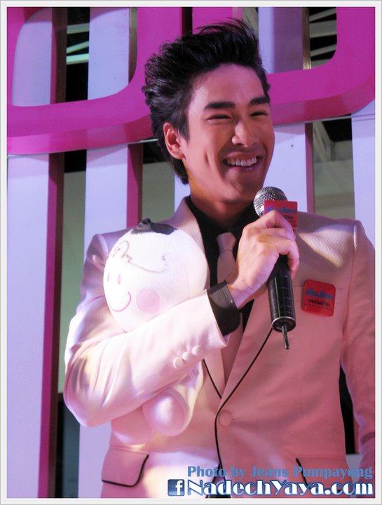 ณเดชน์ @ งานMoney Expo 2011