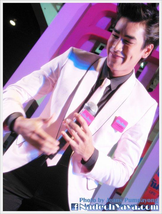 ณเดชน์ @ งานMoney Expo 2011